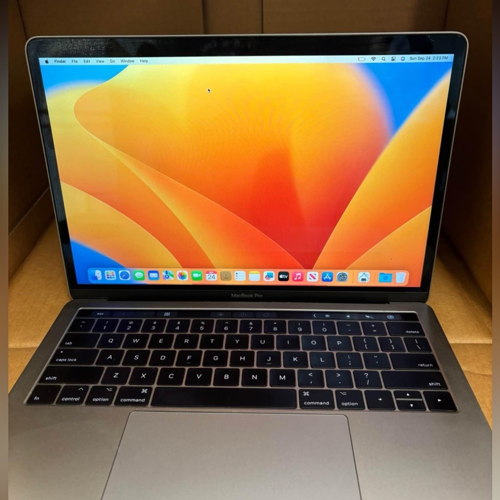 Macbook pro-2017 touch bar Apple Laptop Charger Included